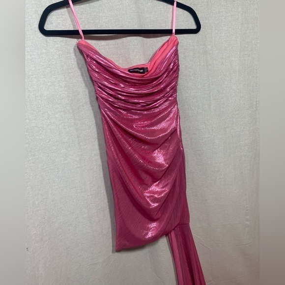 PrettyLittleThing Pink Shiny Strapless Dress with Sash - So pretty! Sz 0 - Picture 3 of 7